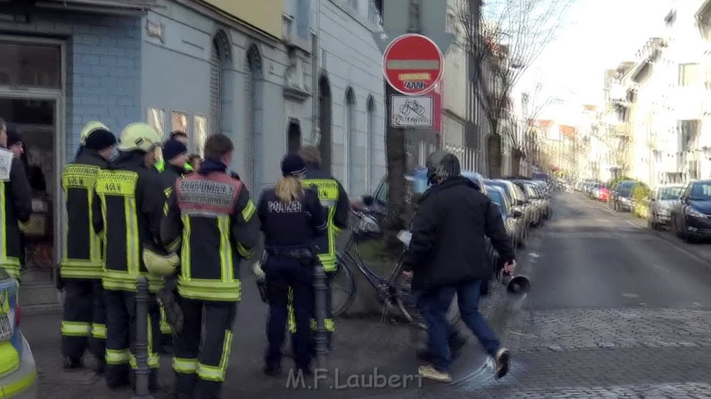 Einsatz BF Koeln POL SEK Koeln Suelz Aegidiusstr P07.jpg